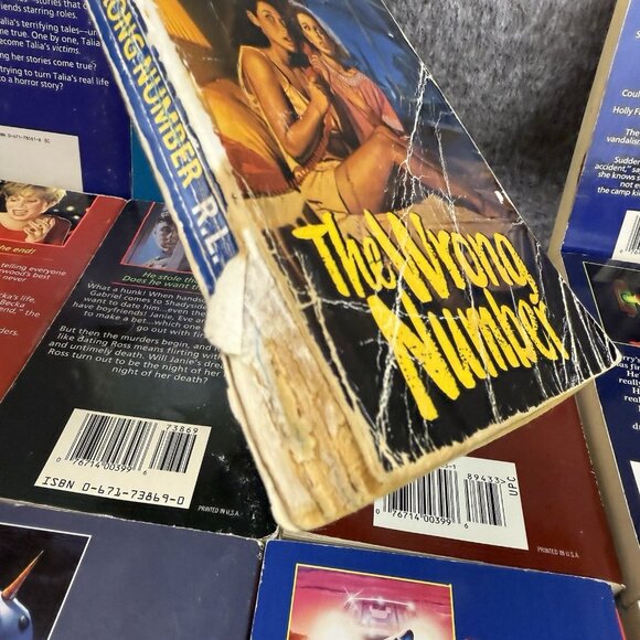 ✅Mixed Lot of 19- 90's VTG R.L. Stine Books Fear Street & Other Horror Halloween - Picture 11 of 16